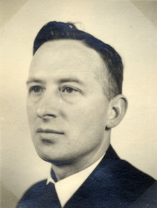 222001 Portret van F. van Beynum, 1e commies van de afdeling Algemene Zaken van de secretarie van de gemeente Utrecht.